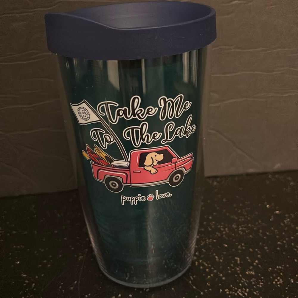 Tervis brand covered drinking cup 16 ounces Puppy love motif